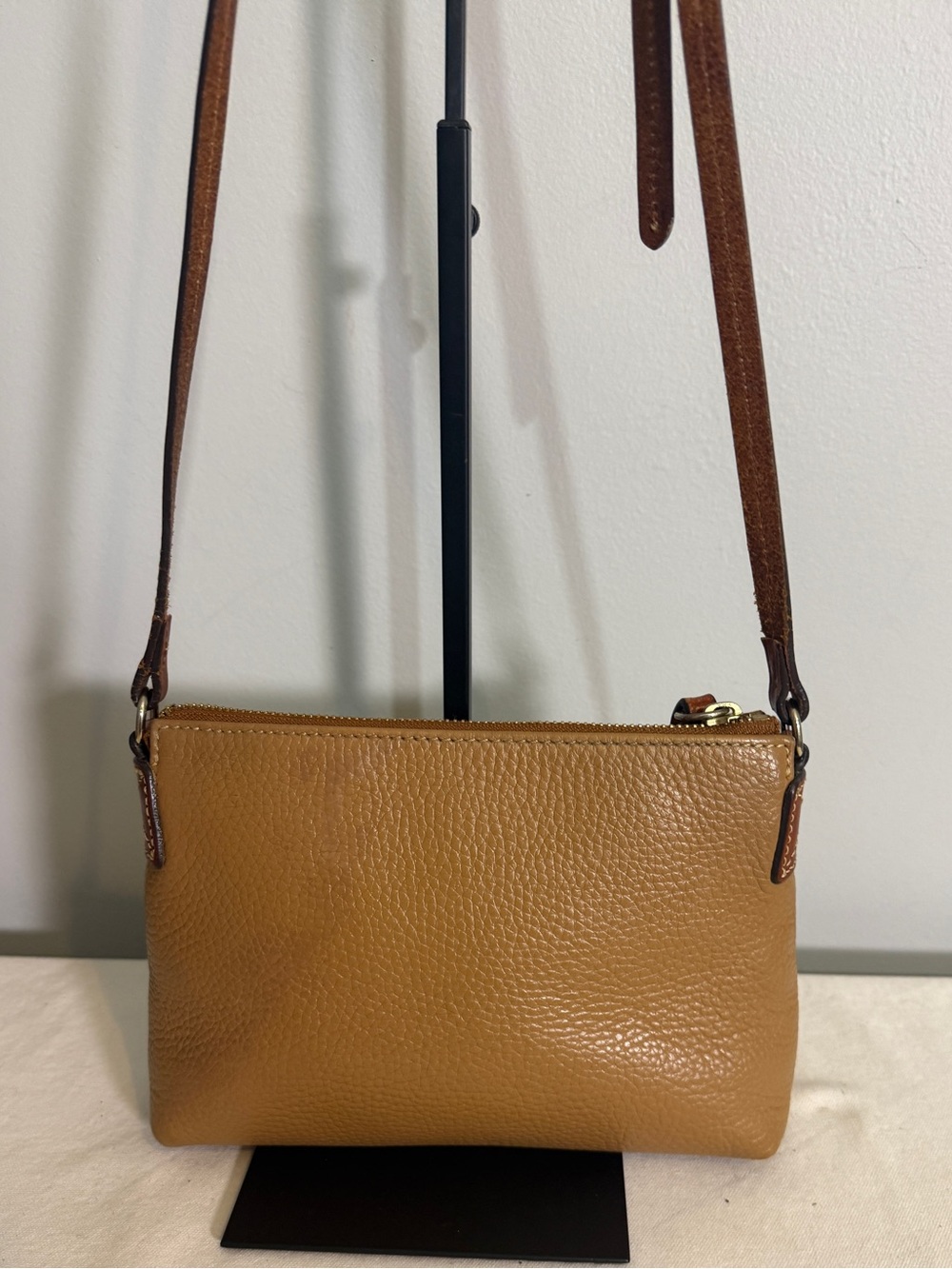 Dooney & Bourke Ginger Pouchette Crossbody Bag Caramel Pebble Leather Brown Trim - Picture 4 of 16